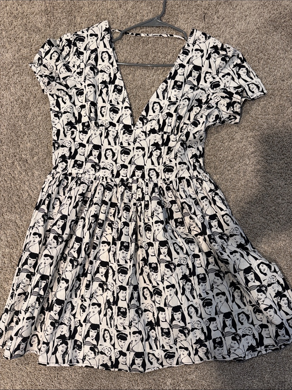 Black & White Graphic V-Neck Women’s Dress